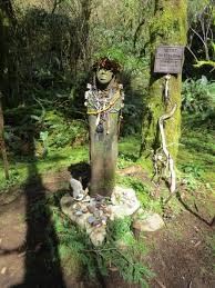 Decorated Amanda Statue 1